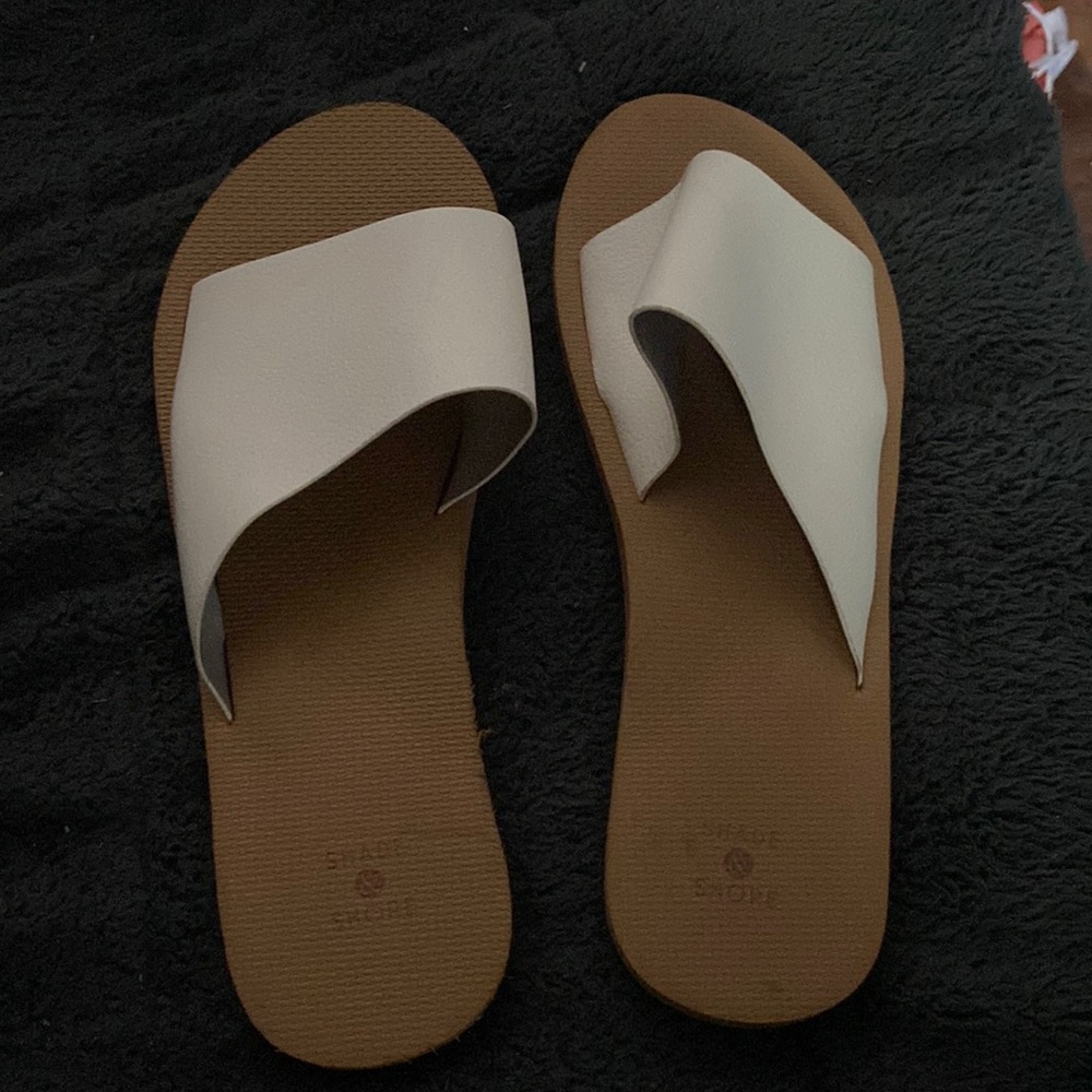 Simple women’s summer sandals/ flip flops